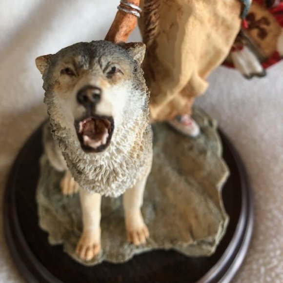 Country Artists Call of the Warrior Indian woman with wolf figurine - Picture 7 of 13